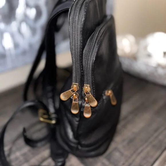 Le Donne Leather Riverwalk Women's Backpack - Picture 10 of 10